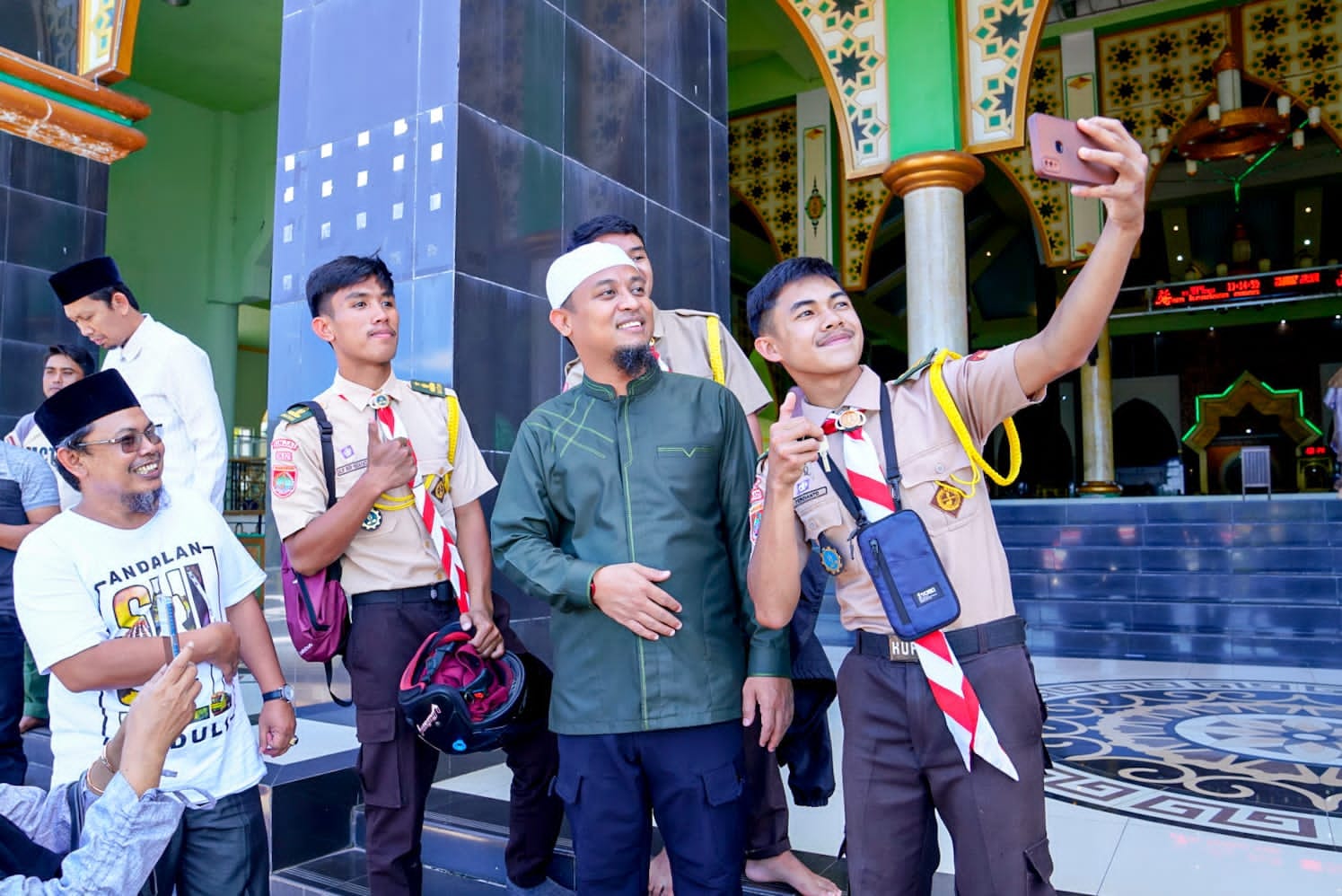 Gubernur Sulsel Apresiasi Bupati Bulukumba Aktif Berikan Bantuan Sosial